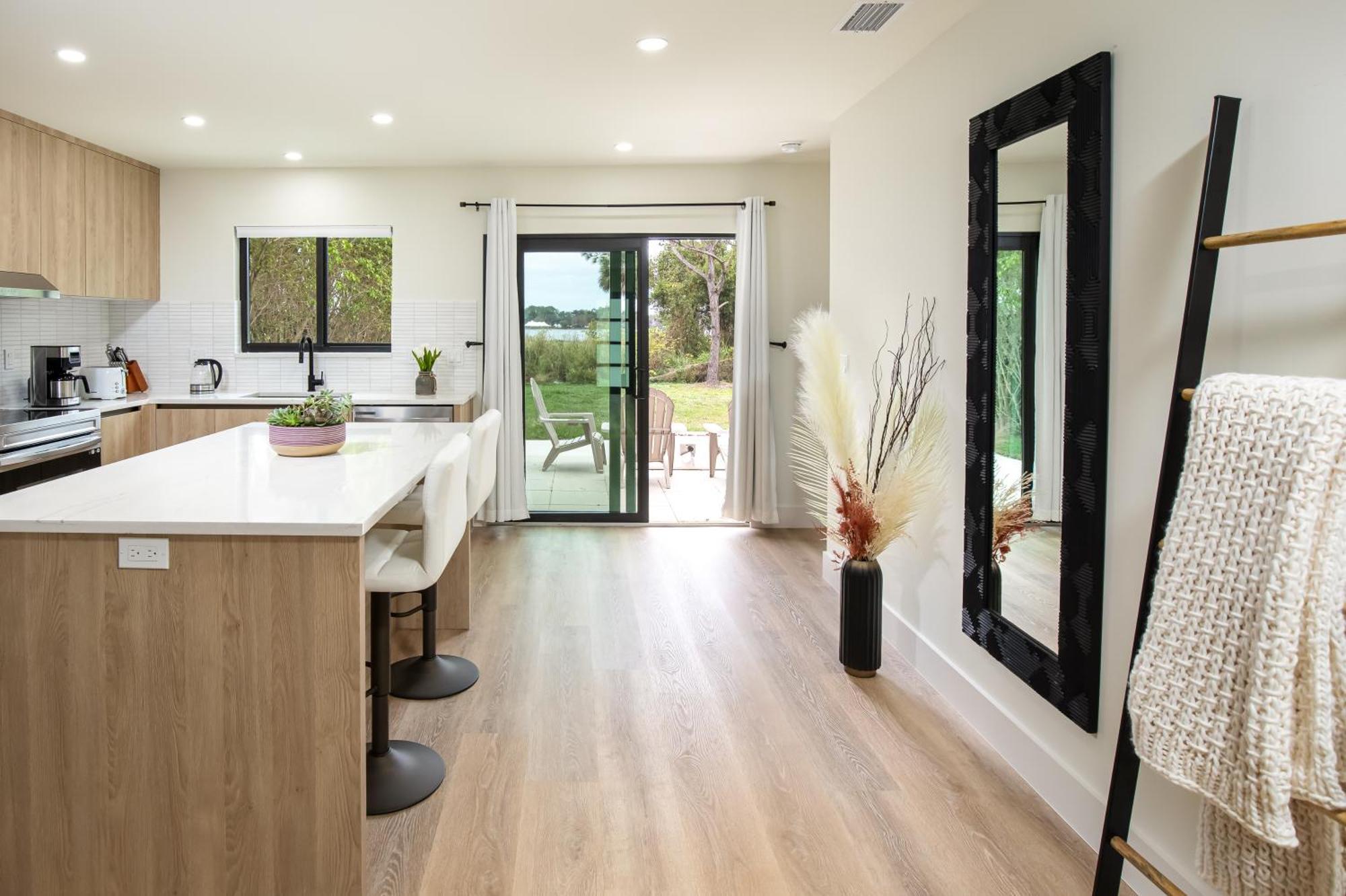 Black Vanilla - Stylish Symphony 3Miles Downtown North North Naples Εξωτερικό φωτογραφία